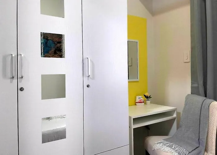 New Makati 1br View Above Air Mall 50-inch Smart Tv