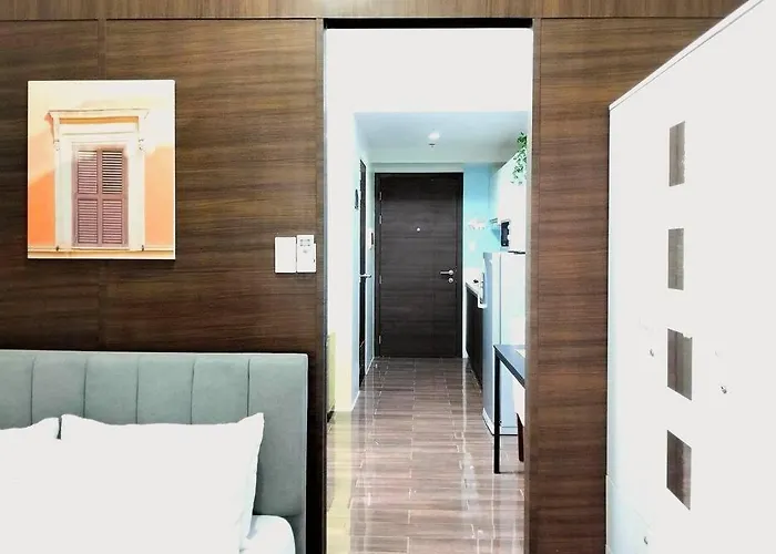 New Makati 1br View Above Air Mall 50-inch Smart Tv *