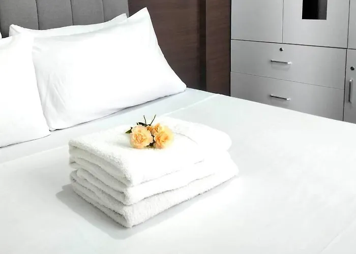 New Makati 1br View Above Air Mall 50-inch Smart Tv Manila