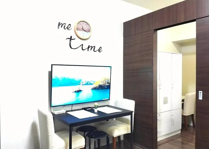 New Makati 1br View Above Air Mall 50-inch Smart Tv Apartment Manila