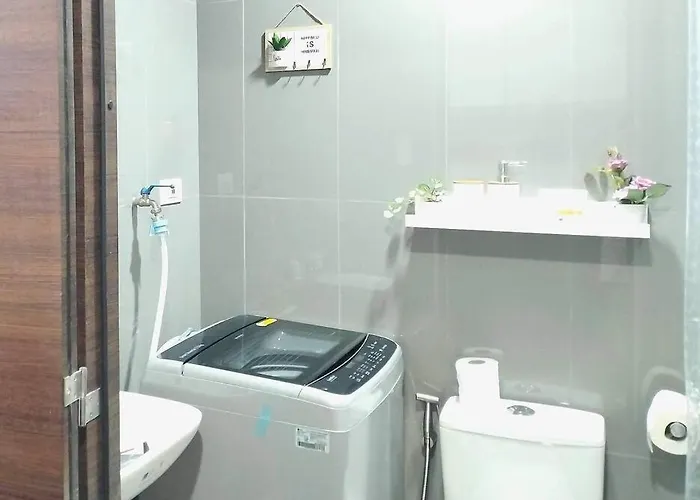 New Makati 1br View Above Air Mall 50-inch Smart Tv Manila