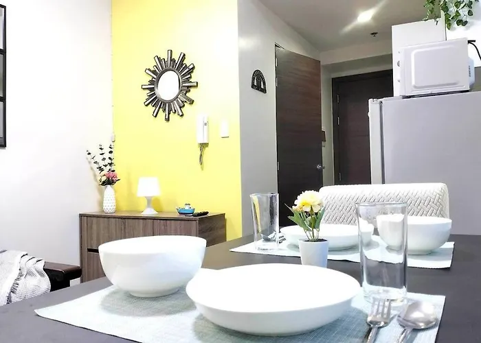 Apartment New Makati 1br View Above Air Mall 50-inch Smart Tv