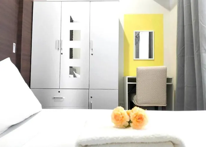 New Makati 1br View Above Air Mall 50-inch Smart Tv Apartment