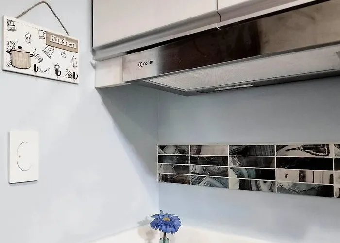 New Makati 1br View Above Air Mall 50-inch Smart Tv Apartment