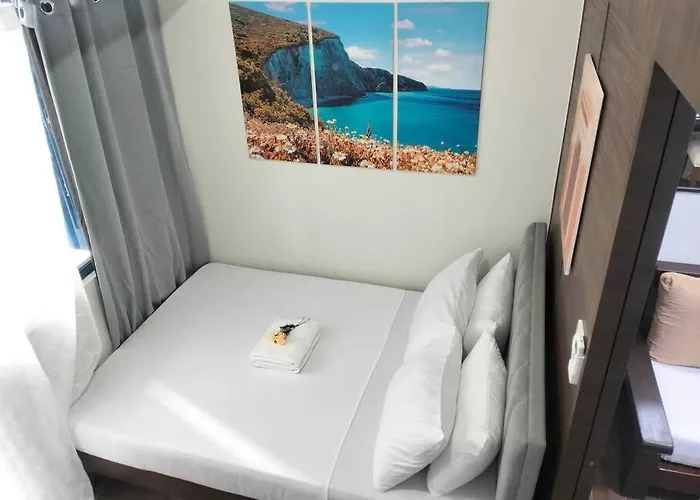 New Makati 1br View Above Air Mall 50-inch Smart Tv * Manila