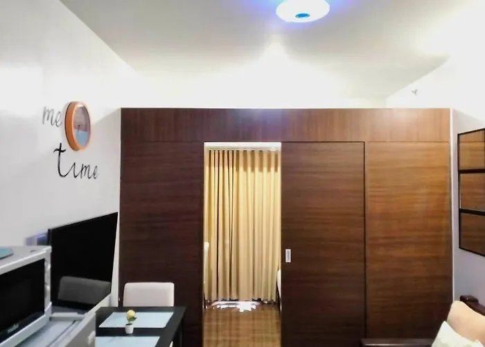 Apartment New Makati 1br View Above Air Mall 50-inch Smart Tv