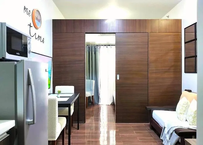 Apartment New Makati 1br View Above Air Mall 50-inch Smart Tv