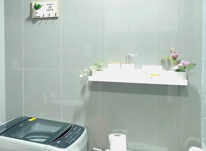 New Makati 1br View Above Air Mall 50-inch Smart Tv Apartment Manila