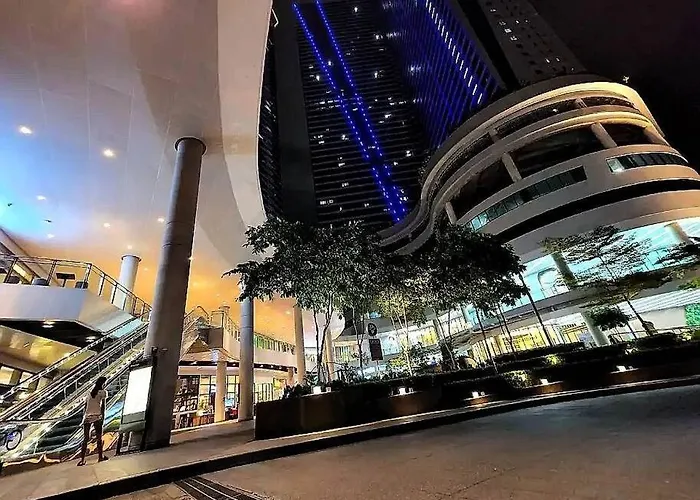 New Makati 1br View Above Air Mall 50-inch Smart Tv Apartment