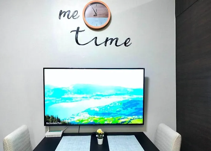 Apartment New Makati 1br View Above Air Mall 50-inch Smart Tv Manila