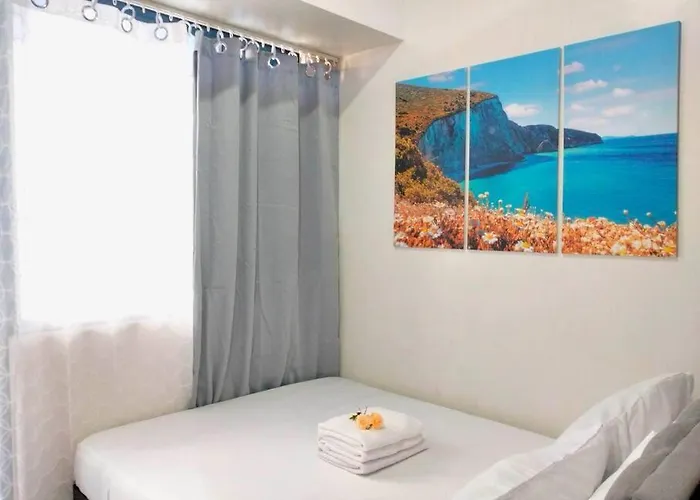 New Makati 1br View Above Air Mall 50-inch Smart Tv Manila
